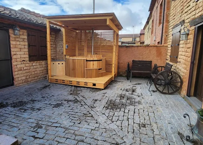 Adolfo 컨트리하우스 *